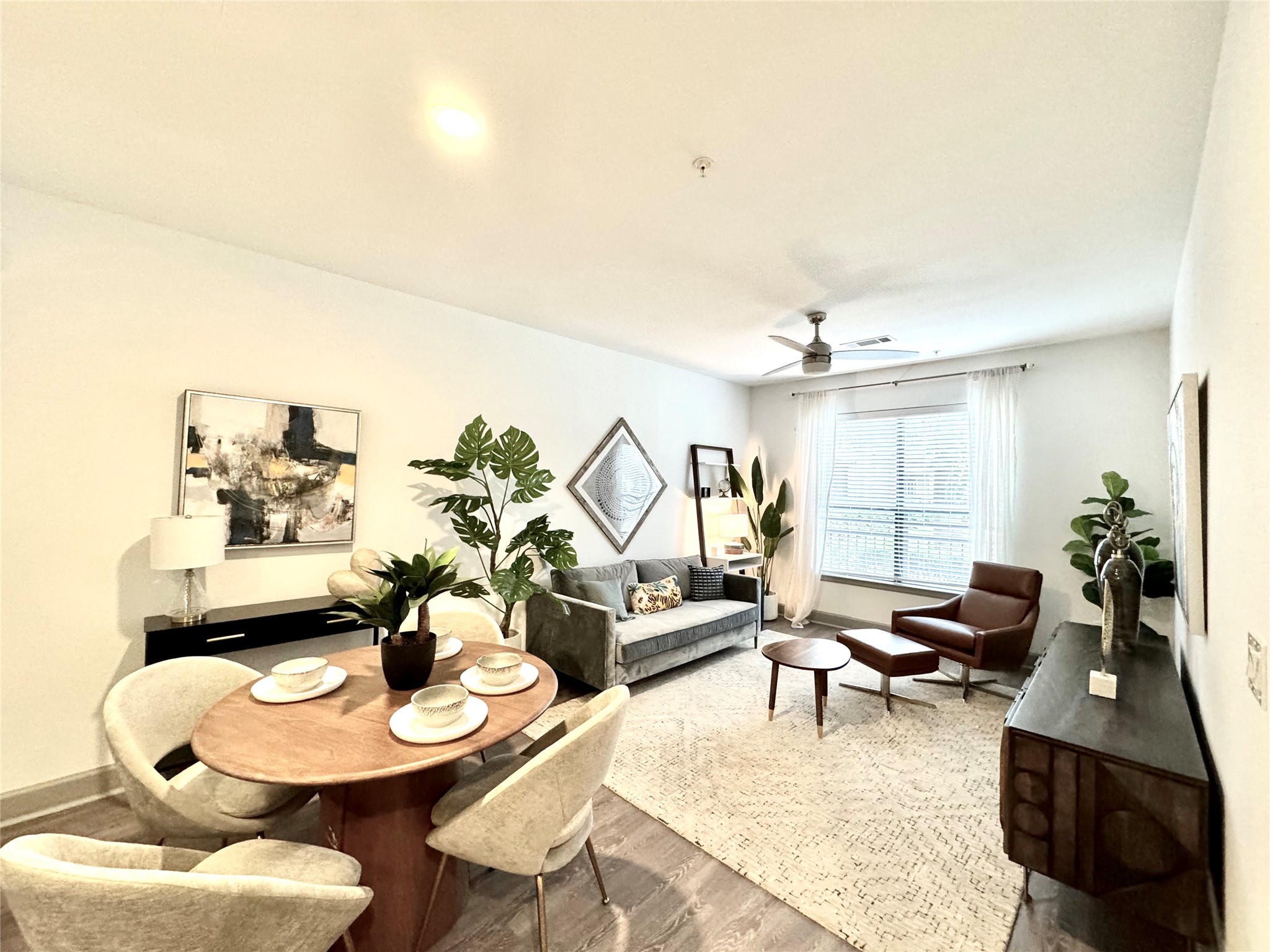 3333 Weslayan Street, Unit 1249 Houston, TX 77027 - Photo 6 of 10 a living room with furniture and a potted plant