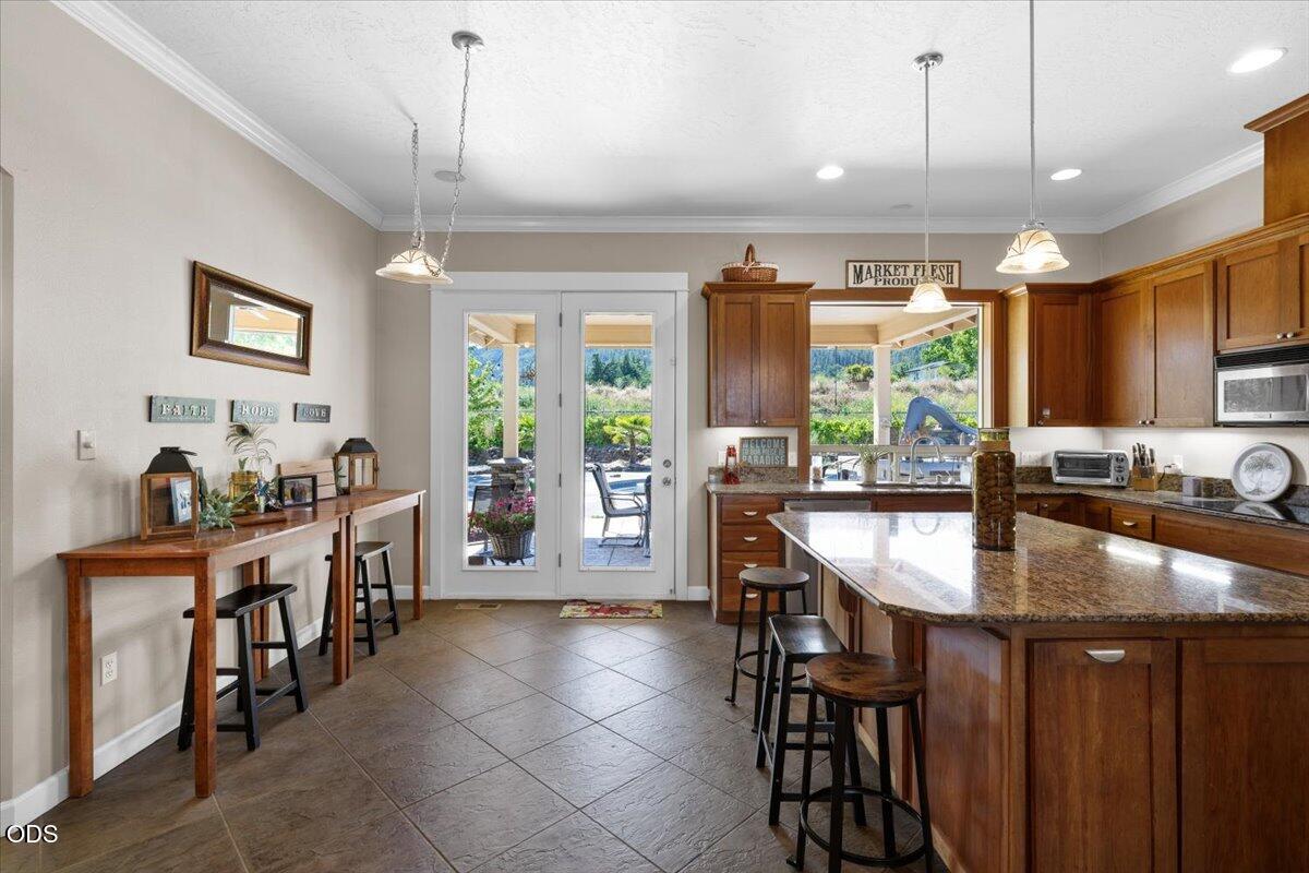 899 Old Stage Road Medford, OR 97502 - Photo 12 of 53
