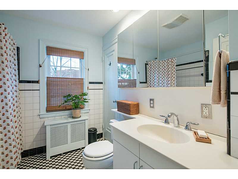 78 Memorial Road Providence, RI 02906 - Photo 11 of 20 Bathroom.