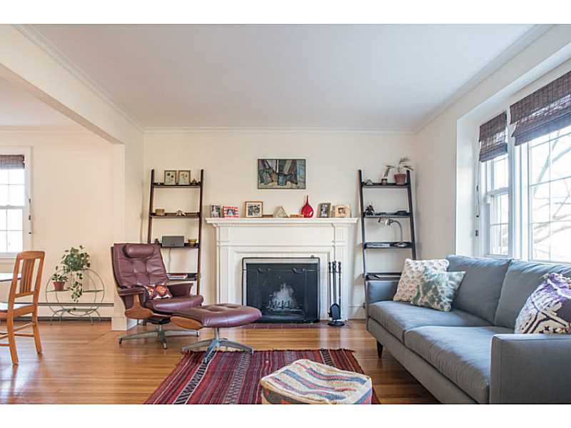 78 Memorial Road Providence, RI 02906 - Photo 2 of 20 Living Room.