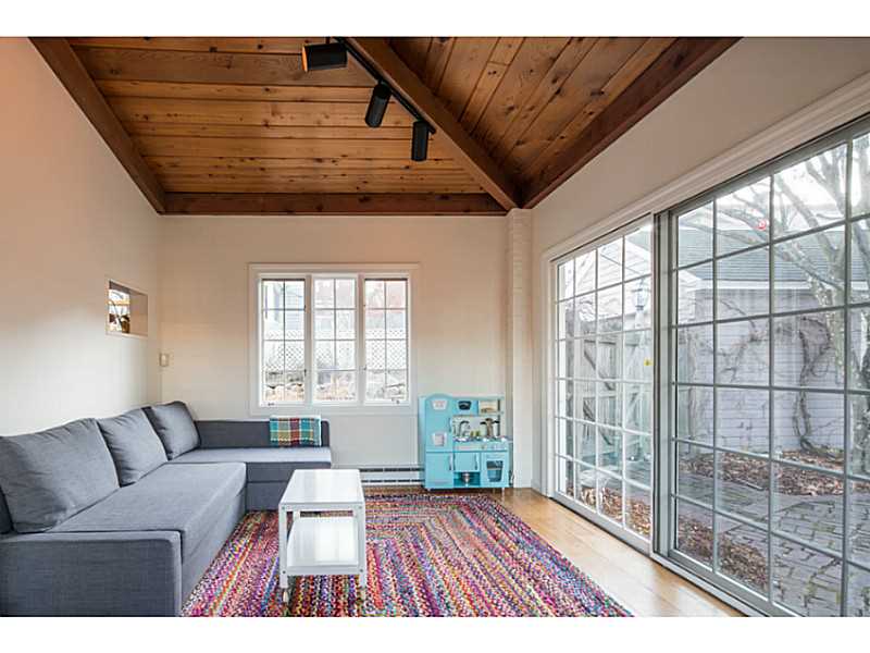 78 Memorial Road Providence, RI 02906 - Photo 5 of 20 Den/Family/Great Room.