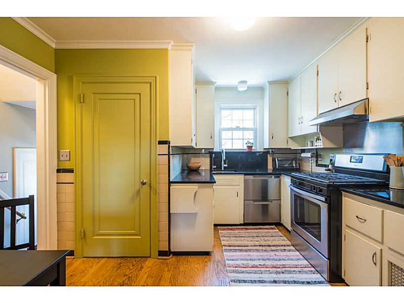 78 Memorial Road Providence, RI 02906 - Photo 7 of 20 Kitchen.