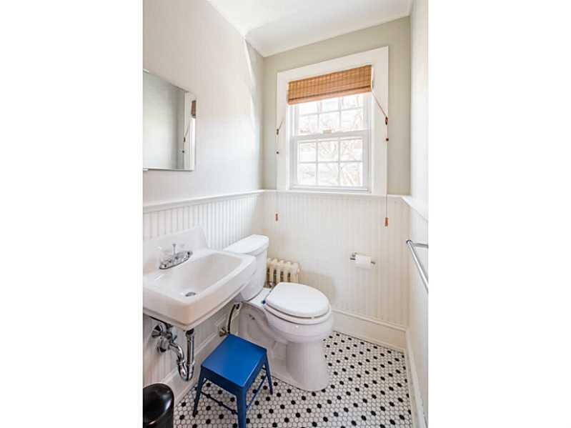 78 Memorial Road Providence, RI 02906 - Photo 8 of 20 Bathroom.