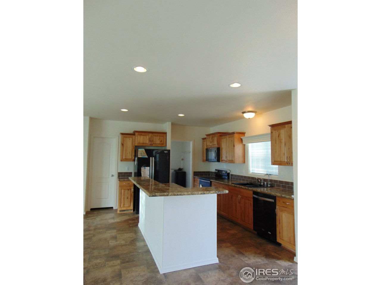 11 East Ranch Road Wiggins, CO 80654 - Photo 8 of 20 kitchen