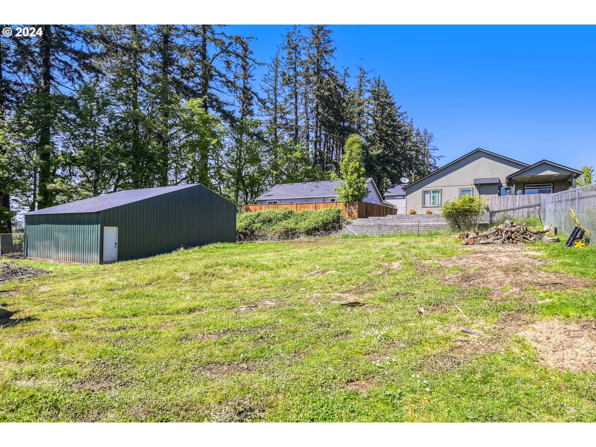 5422 Mt Vernon Road Springfield, OR 97478 - Photo 4 of 44 a view of a house with a yard