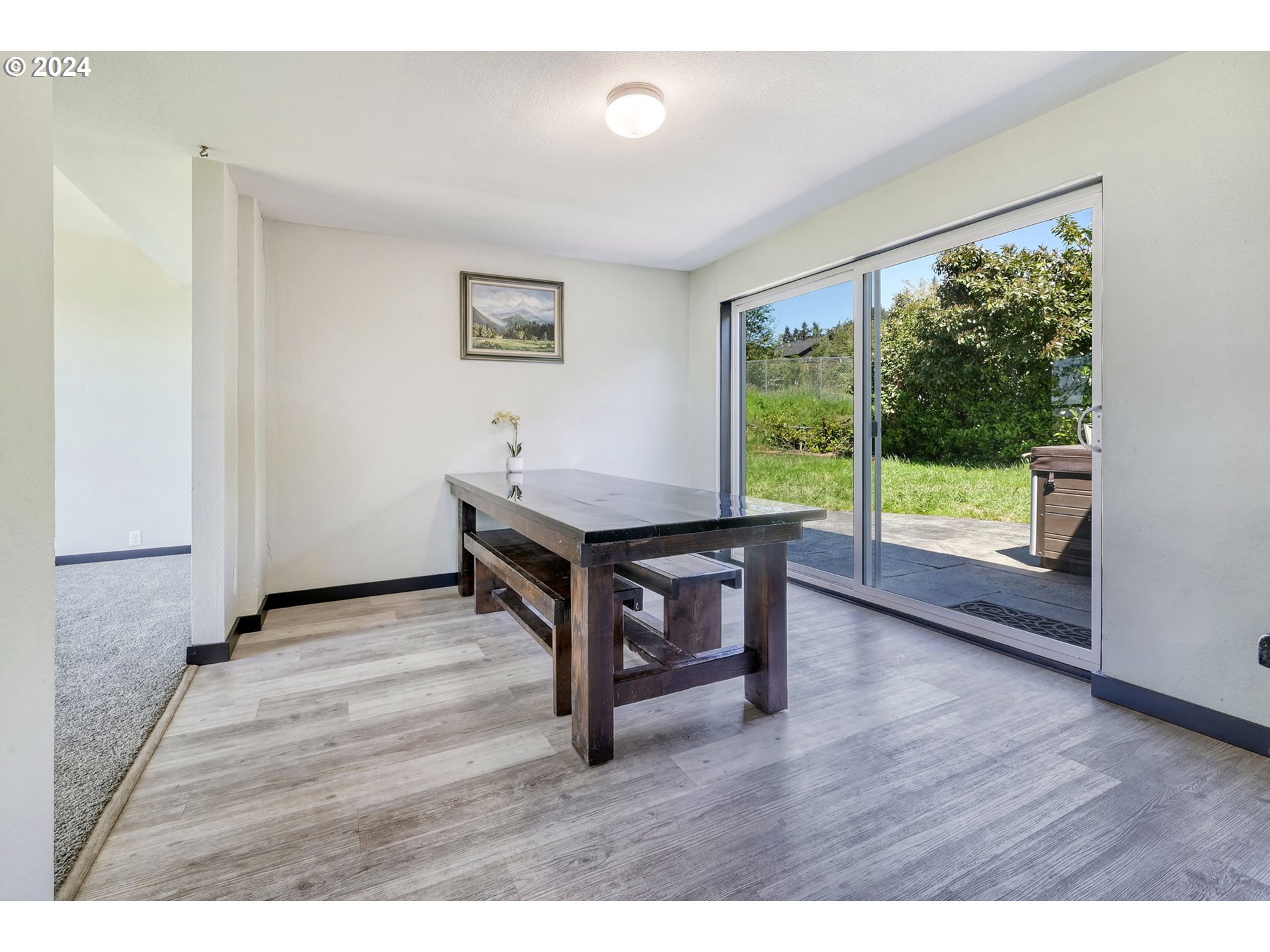 5422 Mt Vernon Road Springfield, OR 97478 - Photo 10 of 44 a room with furniture and a window