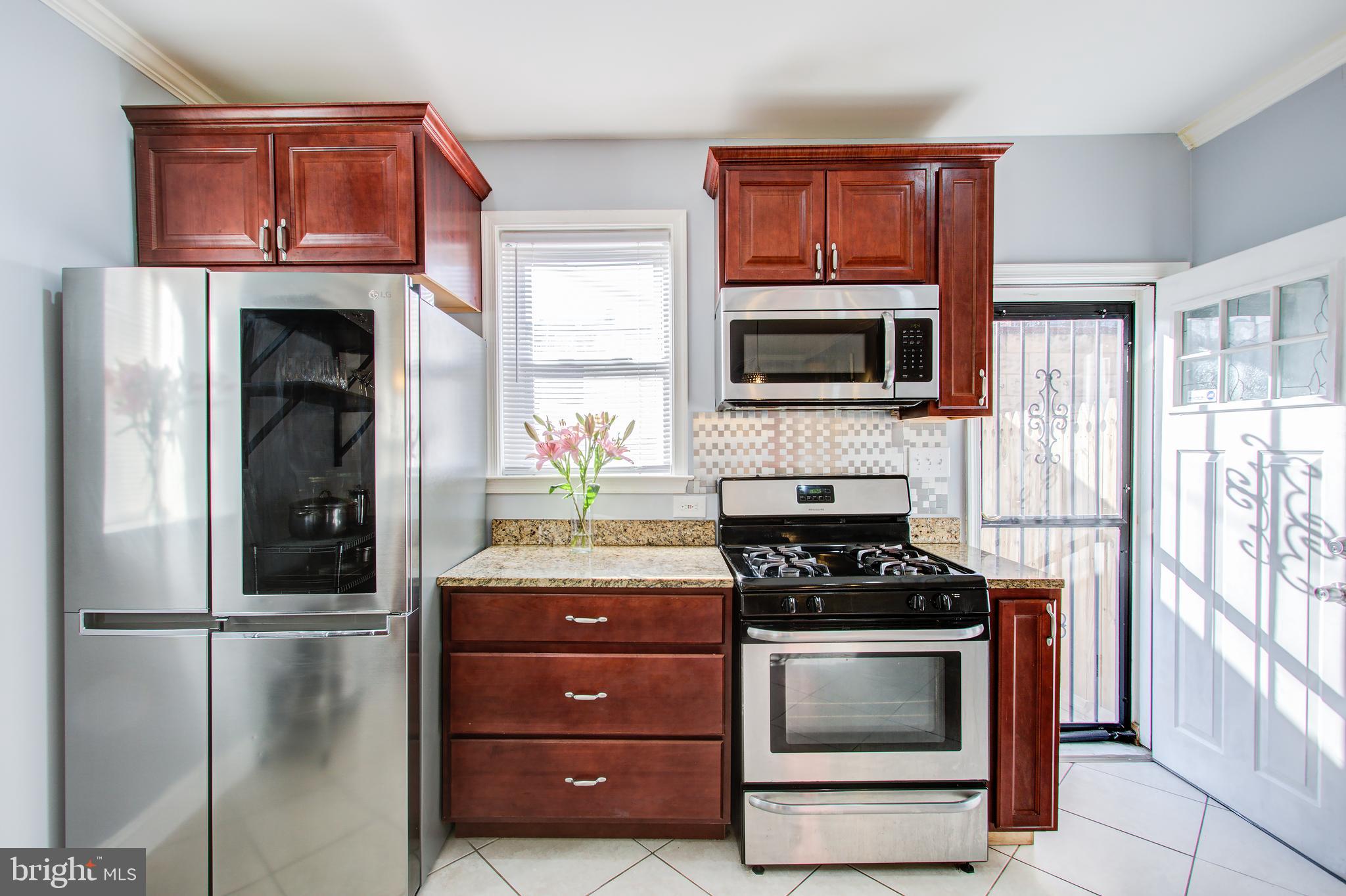 4011 Colborne Road Baltimore, MD 21229 - Photo 15 of 36 Light filled gourmet kitchen