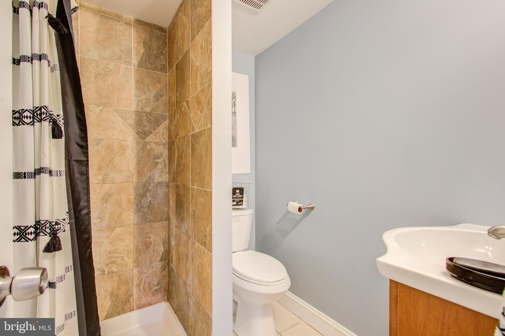 4011 Colborne Road Baltimore, MD 21229 - Photo 31 of 36 Basement full bathroom