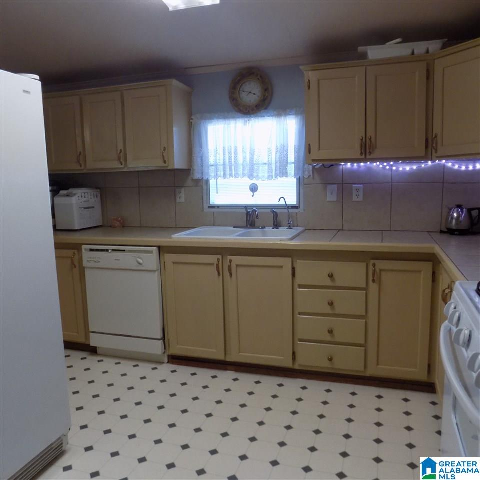 180 Holliday Drive Oneonta, AL 35121 - Photo 8 of 19