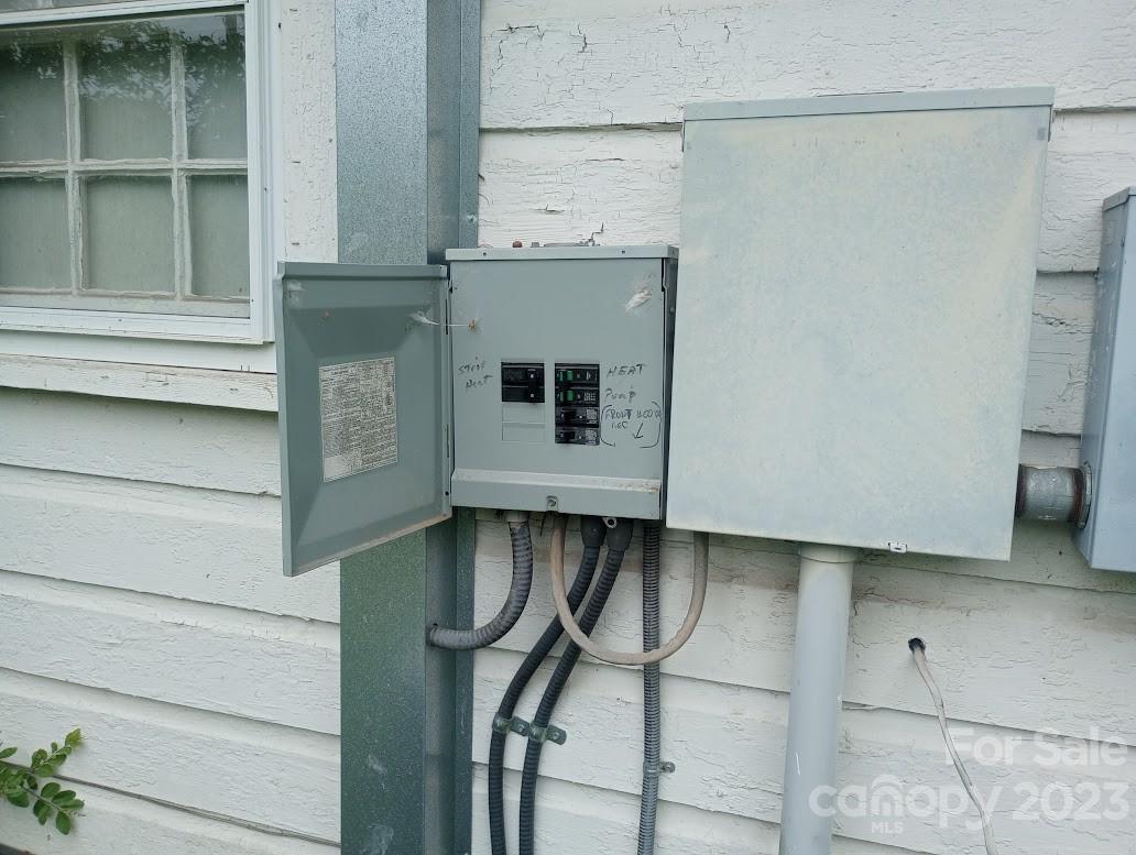 116 Flint Hill Church Road Boiling Springs, NC 28152 - Photo 3 of 18 a close view of a cabinets