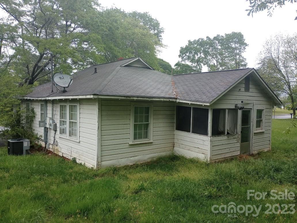 116 Flint Hill Church Road Boiling Springs, NC 28152 - Photo 5 of 18 a front view of a house with a garden