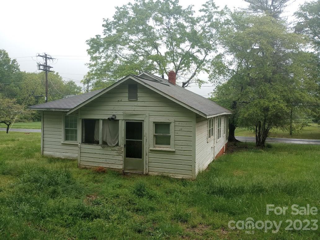 116 Flint Hill Church Road Boiling Springs, NC 28152 - Photo 6 of 18 a view of a house with a yard