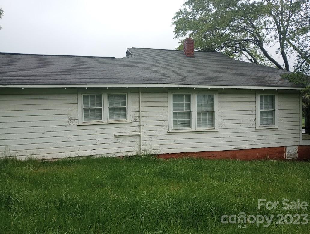 116 Flint Hill Church Road Boiling Springs, NC 28152 - Photo 7 of 18 a front view of a house with a garden