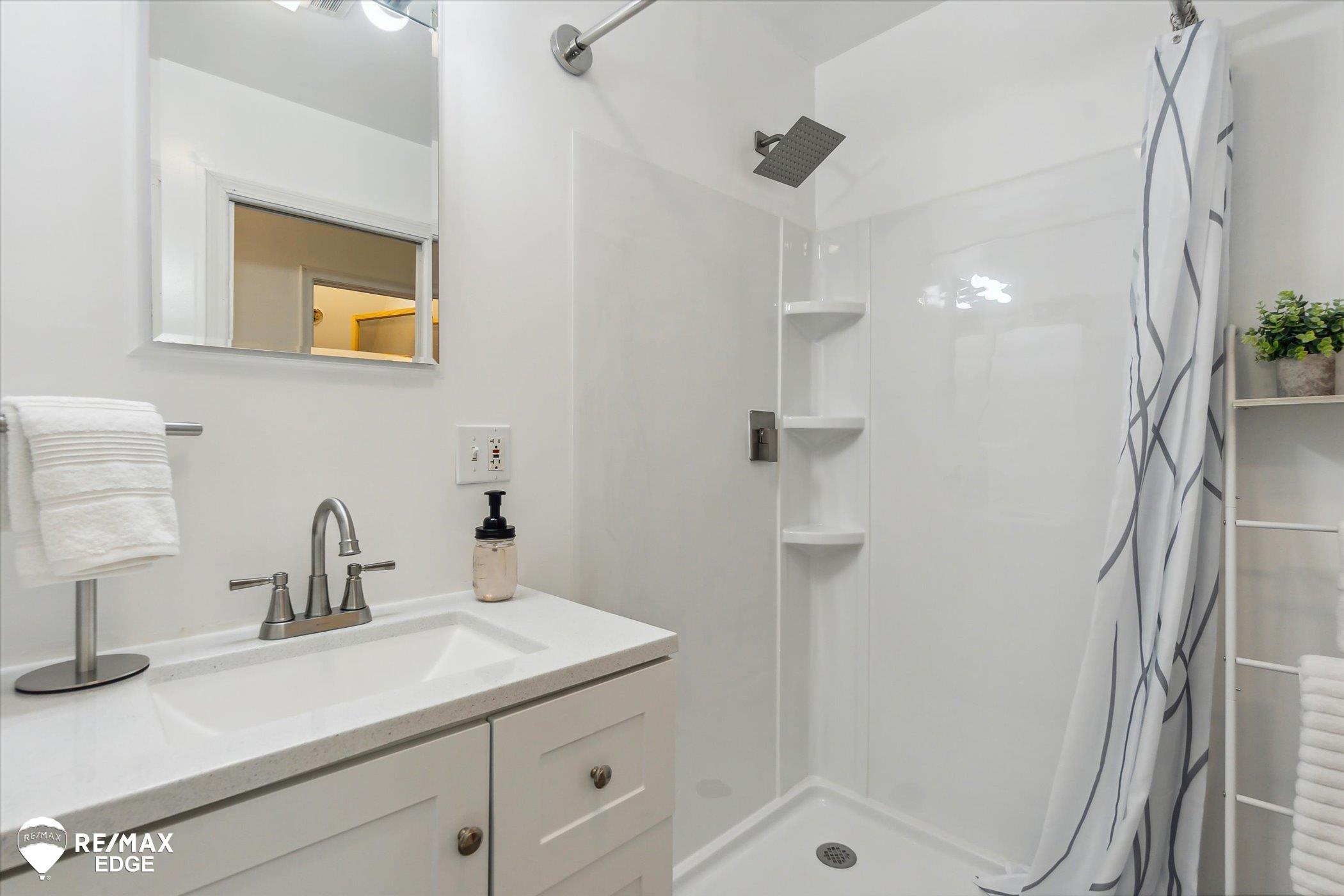 2504 North Seymour Road Flushing, MI 48433 - Photo 19 of 37 50120399-19.JPG
