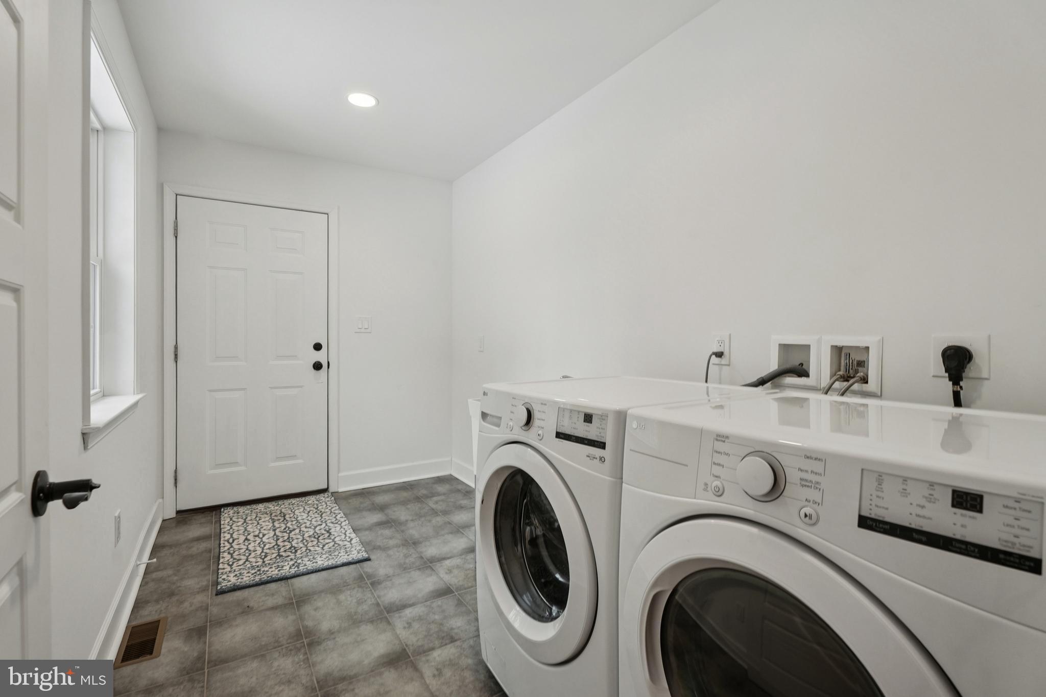 750 Maple Avenue Southampton, NJ 08088 - Photo 22 of 52 a view of entryway with washer and dryer