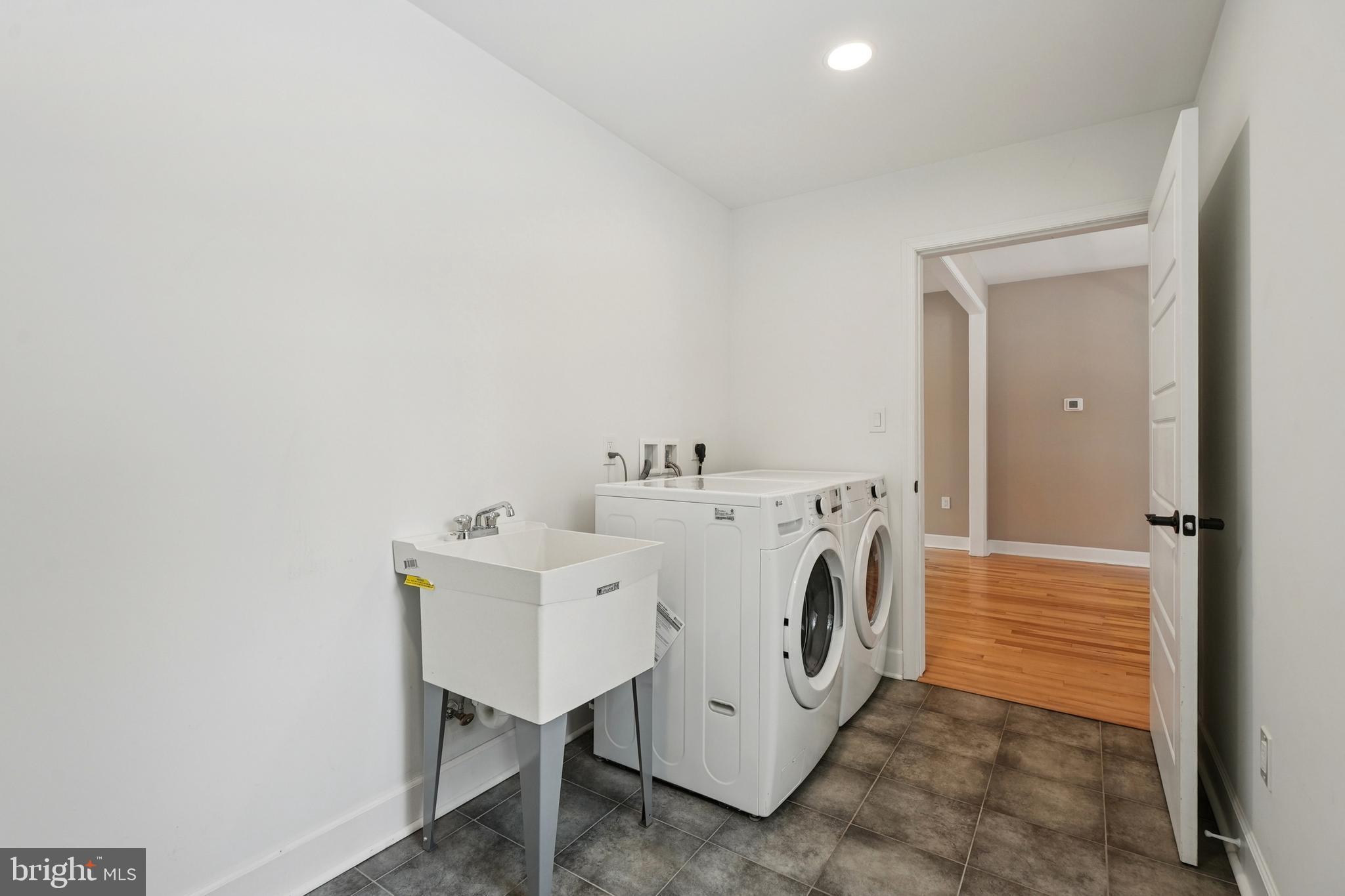 750 Maple Avenue Southampton, NJ 08088 - Photo 23 of 52 a utility room with dryer and washer