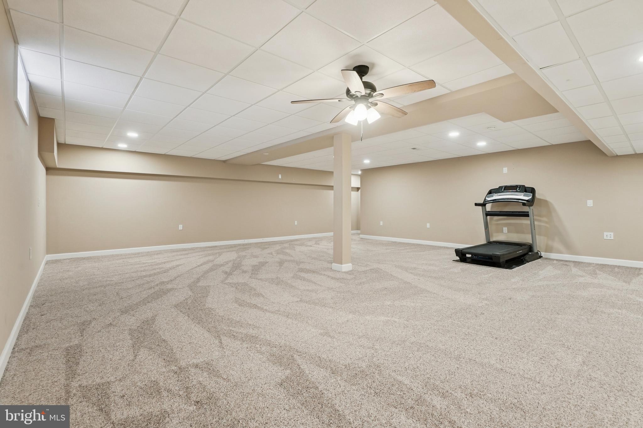 750 Maple Avenue Southampton, NJ 08088 - Photo 37 of 52 an empty room with a ceiling fan and window