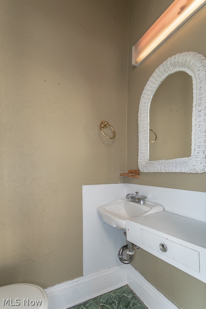 2427 South Taylor Road Cleveland, OH 44118 - Photo 15 of 35 Gallery Image 15