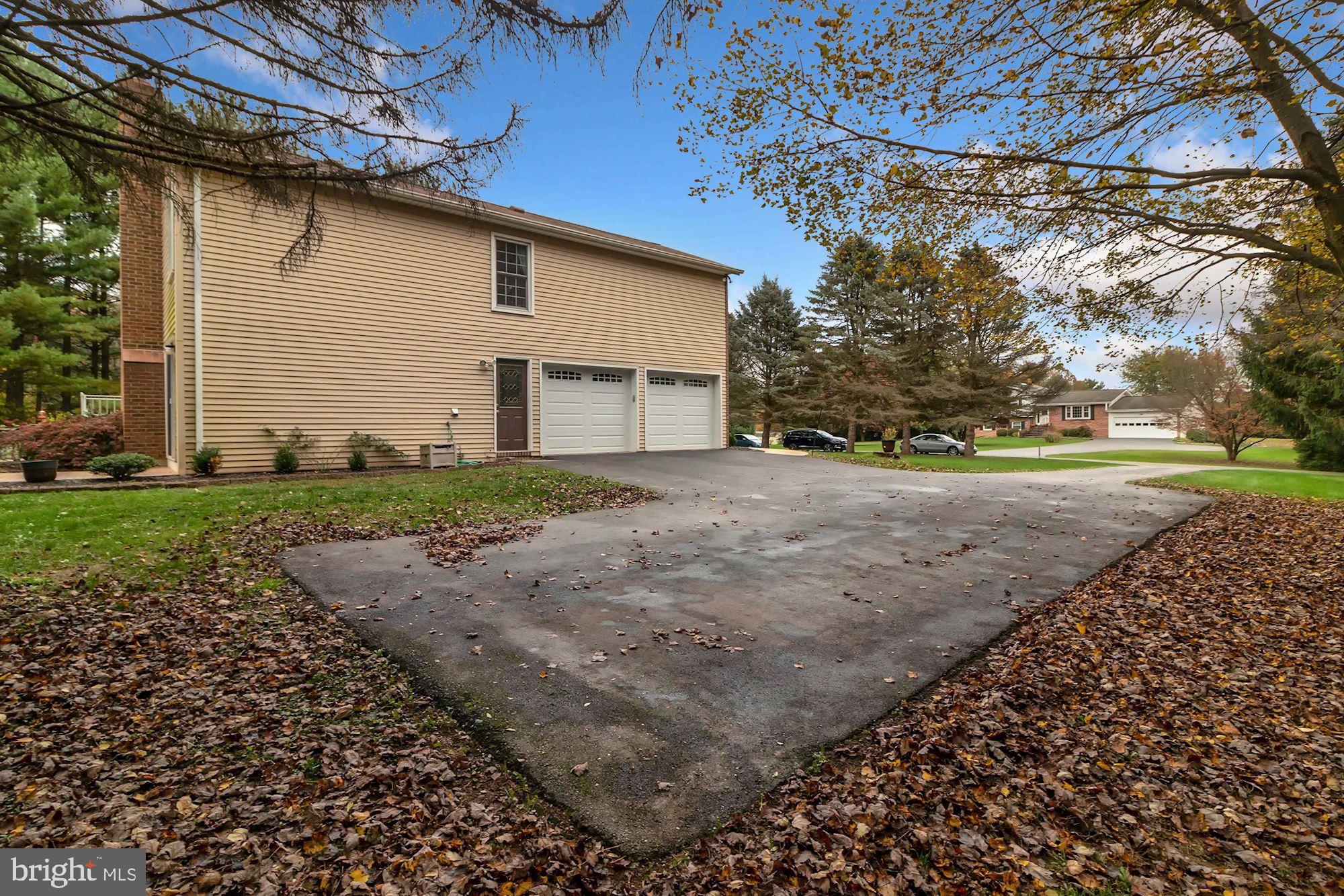 2508 Braddock Road Mount Airy, MD 21771 - Photo 2 of 30 Plenty of room for multiple cars.