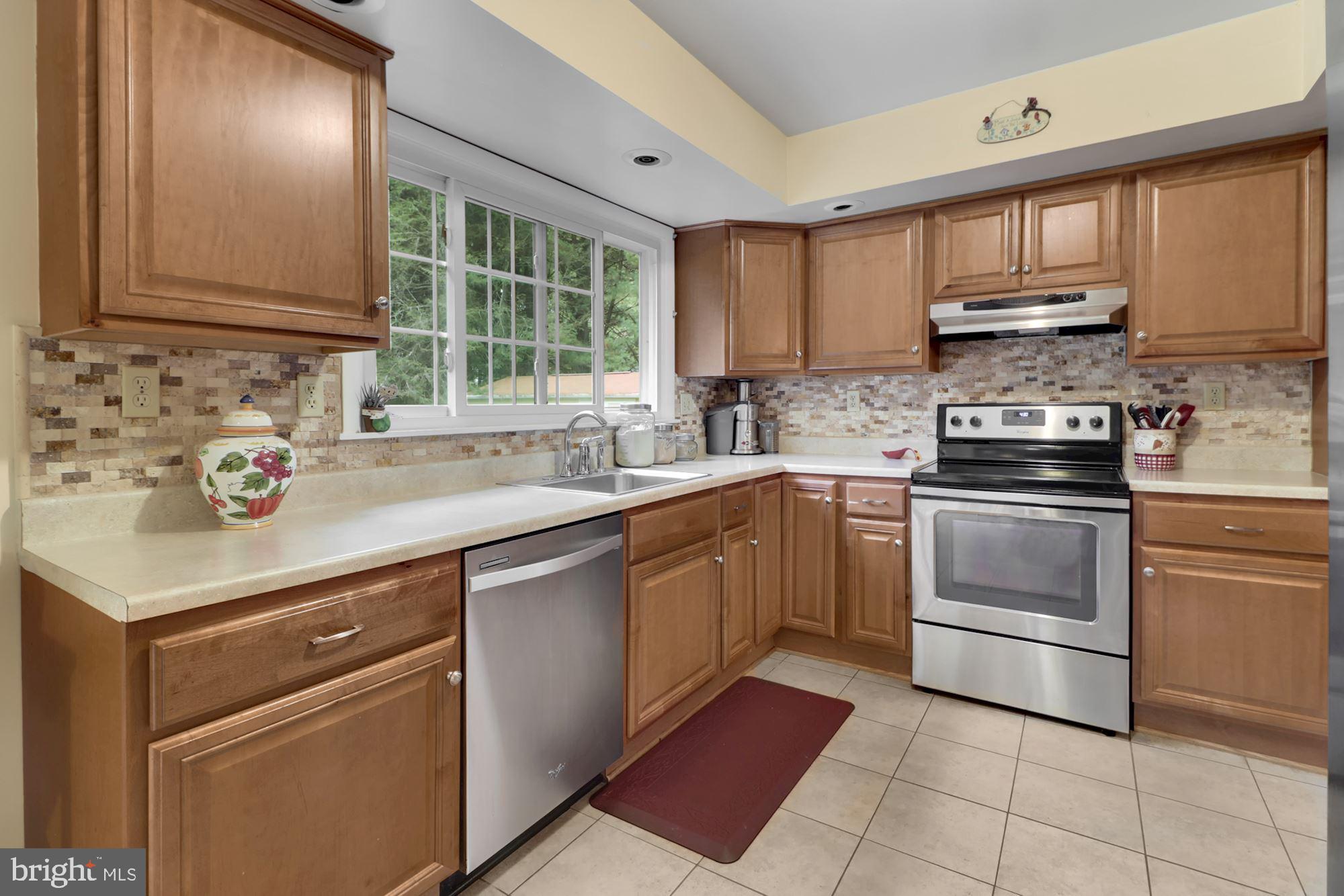 2508 Braddock Road Mount Airy, MD 21771 - Photo 7 of 30 Kitchen updated cabinetry & backsplash.