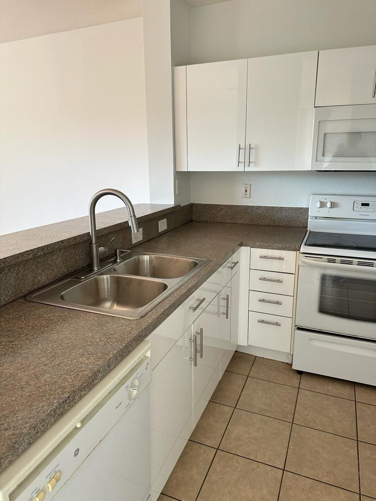 1570 Northeast 33rd Road, Unit 201 Homestead, FL 33033 - Photo 15 of 32 Photo 16