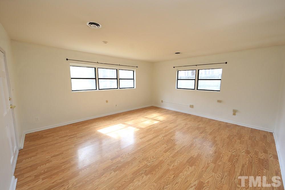 300 Barclay Road Chapel Hill, NC 27516 - Photo 4 of 12
