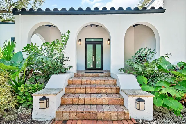 $4,000,000 | 1702 Espanola Drive, Miami, FL 33133