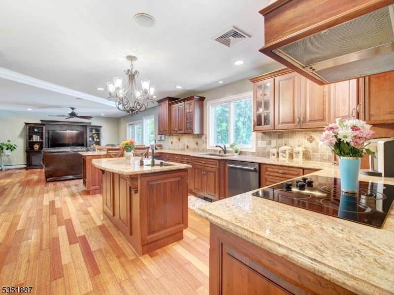 7 Arden Road Denville, NJ 07834 - Photo 13 of 50