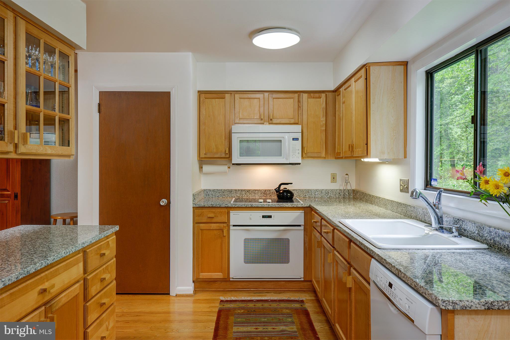 12010 Aintree Lane Reston, VA 20191 - Photo 6 of 28 Large window lets the sun shine in!