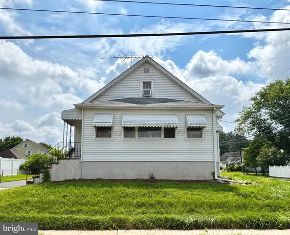 a house view with a outdoor space