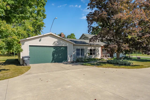$400,000 | 508 North Van Buren Street, Bloomingdale, MI 49026