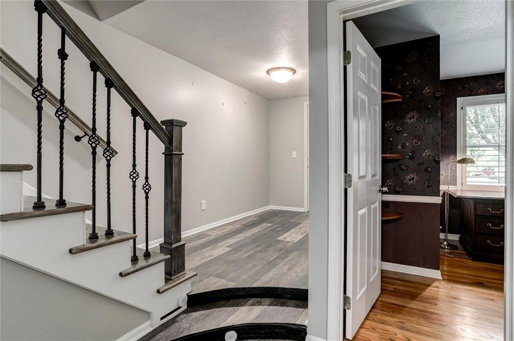 10553 Riley Street Overland Park, KS 66212 - Photo 6 of 34