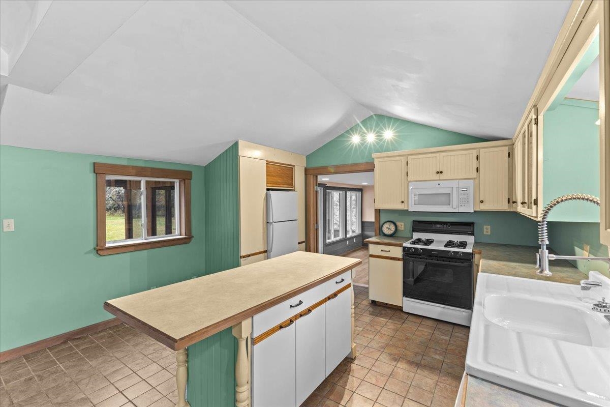 2327 Highway 5A Sutton, VT 05871 - Photo 11 of 32