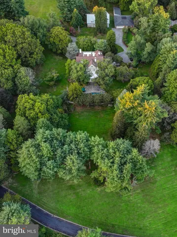 a view of a yard with green space