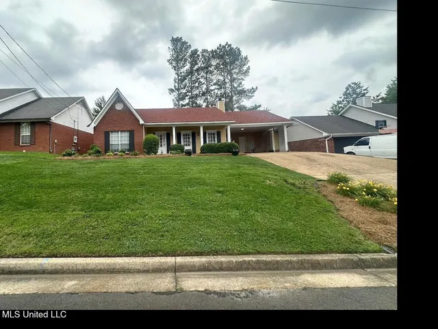 $207,000 | 713 Hawthorn Green Drive, Ridgeland, MS 39157