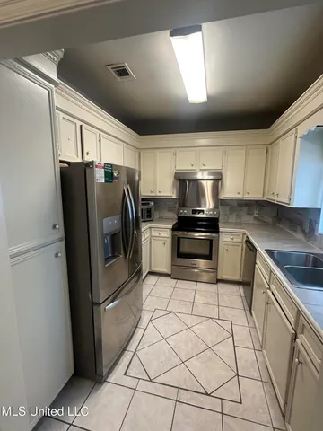 $207,000 | 713 Hawthorn Green Drive, Ridgeland, MS 39157