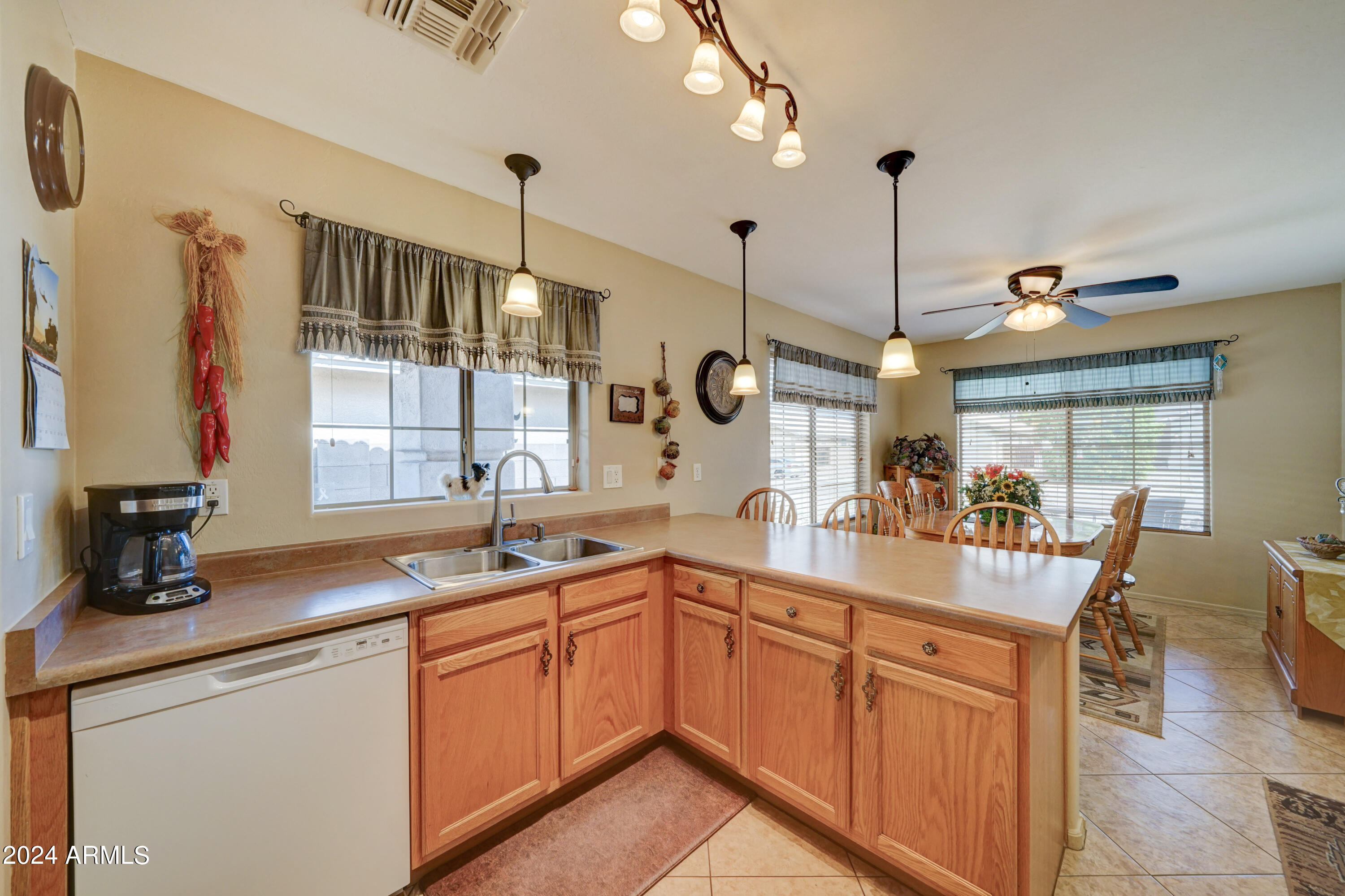3826 South Bowman Road Apache Junction, AZ 85119 - Photo 5 of 29 3826 S Bowman-7
