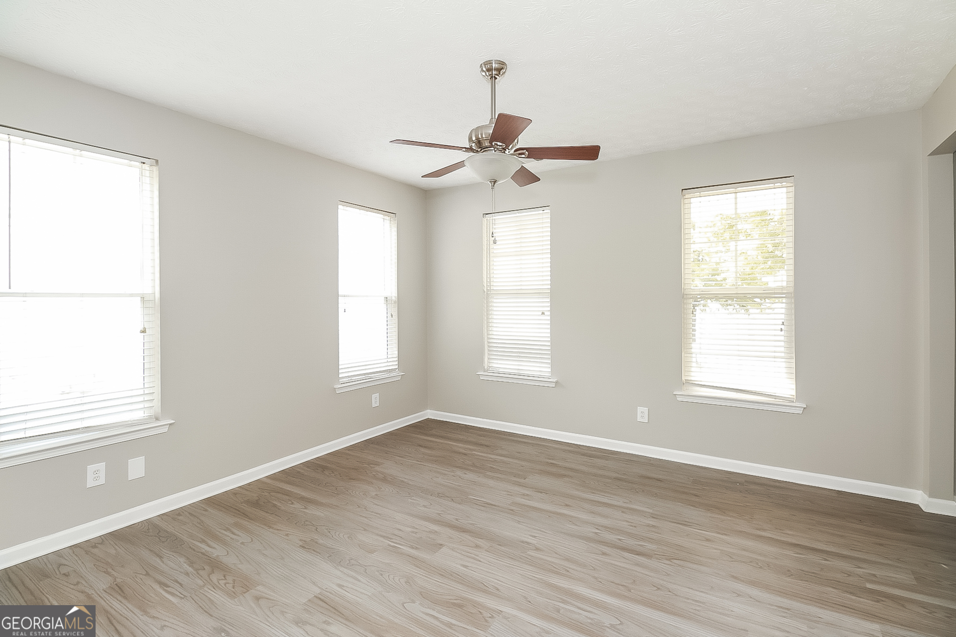 4627 Legacy Square Atlanta, GA 30349 - Photo 3 of 17