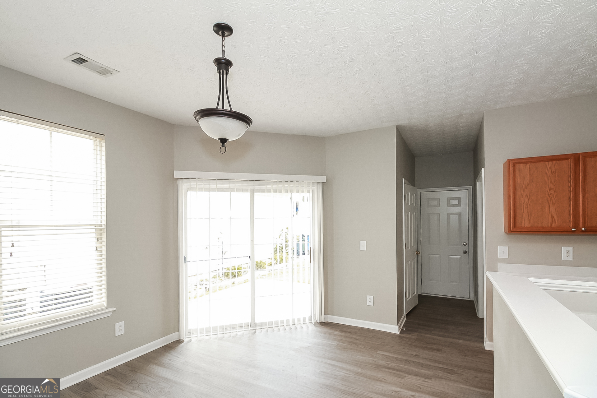 4627 Legacy Square Atlanta, GA 30349 - Photo 4 of 17