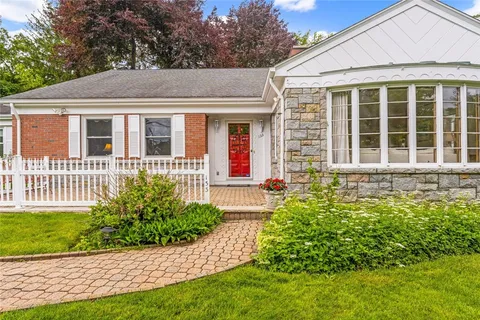 $1,275,000 | 133 Tupelo Hill Drive, Cranston, RI 02920