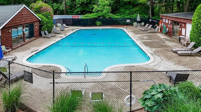 $359,000 | 7 Greenbriar Drive, Unit 304, North Reading, MA 01864