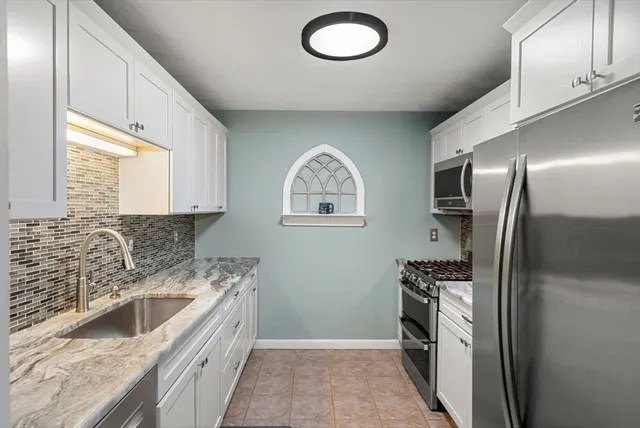 $359,000 | 7 Greenbriar Drive, Unit 304, North Reading, MA 01864