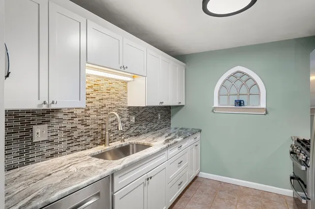 $359,000 | 7 Greenbriar Drive, Unit 304, North Reading, MA 01864