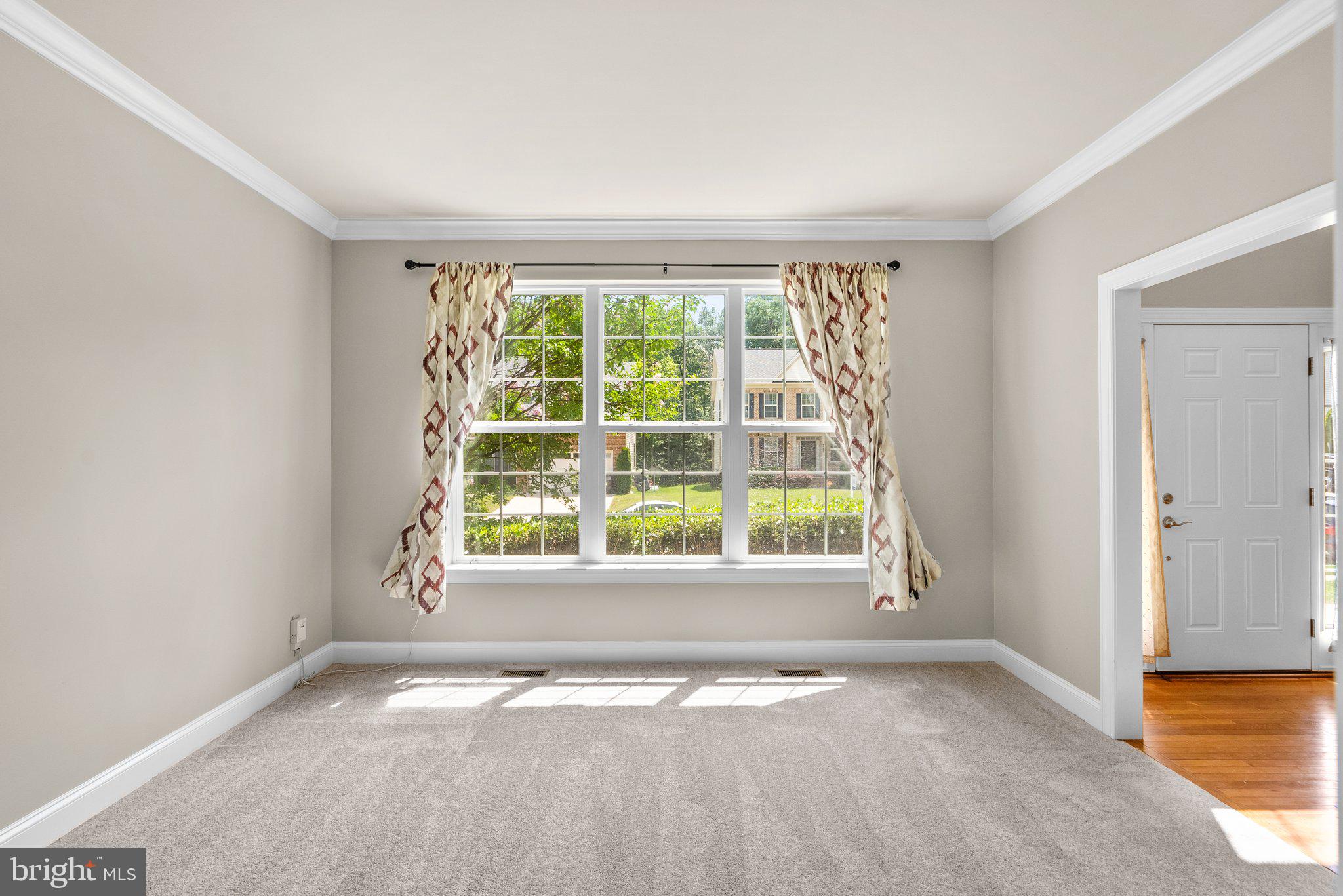 9602 Pep Rally Lane Waldorf, MD 20603 - Photo 4 of 44 an empty room with a window