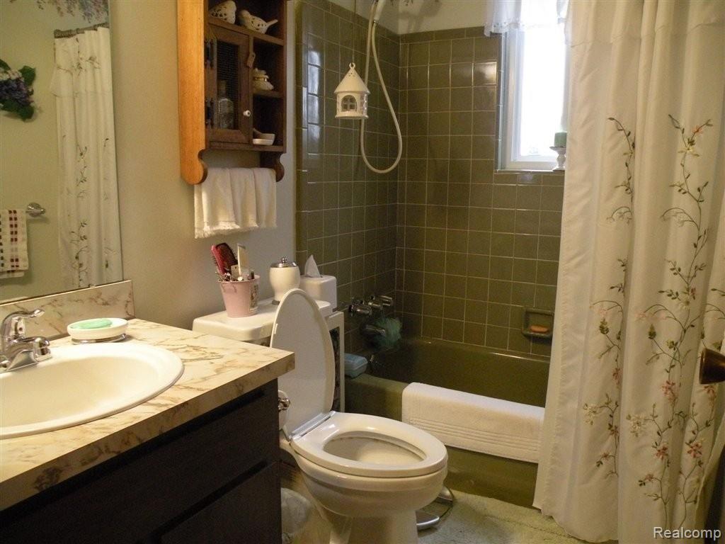 34585 Ridge Street Richmond, MI 48062 - Photo 23 of 25 DSCN5636.JPG