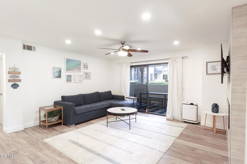 2375 Martinique Lane Oxnard, CA 93035 - Photo 4 of 26