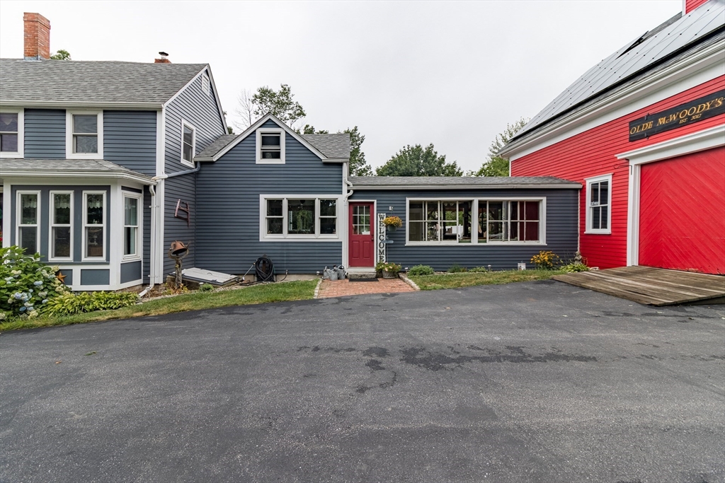 181 Whitehall Road Amesbury, MA 01913 - Photo 4 of 42 Gallery Image 4