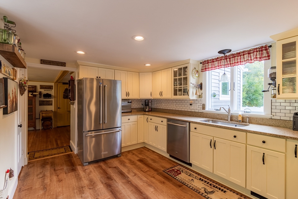 181 Whitehall Road Amesbury, MA 01913 - Photo 7 of 42 Gallery Image 7