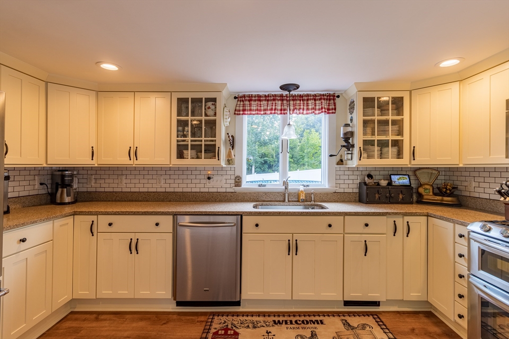 181 Whitehall Road Amesbury, MA 01913 - Photo 8 of 42 Gallery Image 8
