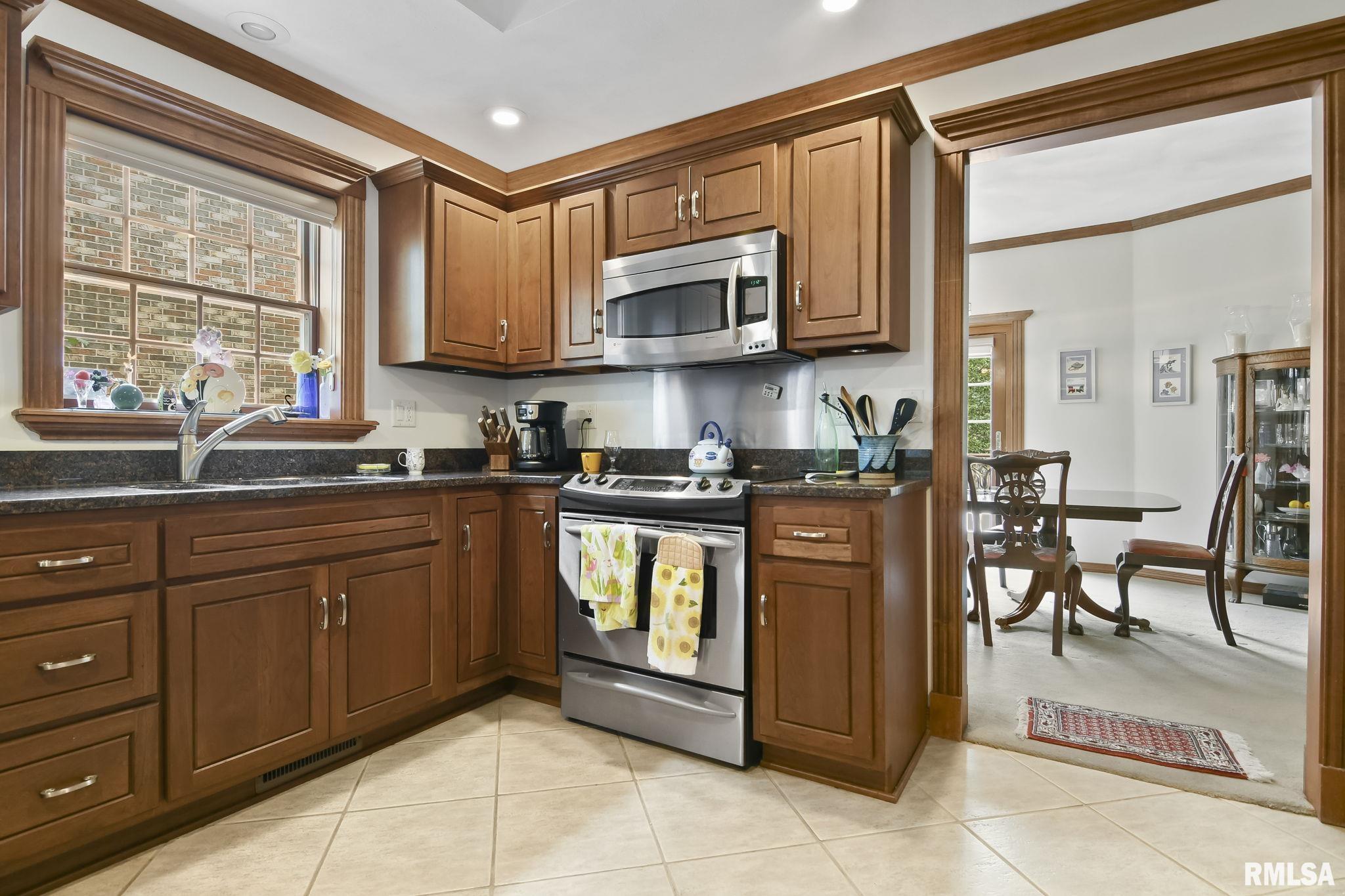 100 Timberridge Drive Springfield, IL 62702 - Photo 10 of 48